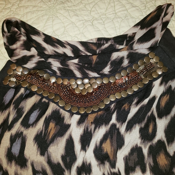 Sleeveless Top - Picture 2 of 11